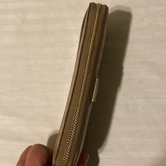 Kate Spade Embossed Wallet EUC - Picture 10 of 16